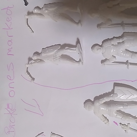 Vintage Gladiator Figurines- (Plastic) - Picture 6 of 15